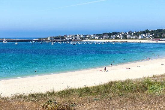 Audierne – Face à l’Océan Maison de 170 m² Située sur la Plage avec Terrasse Garage & Jardin