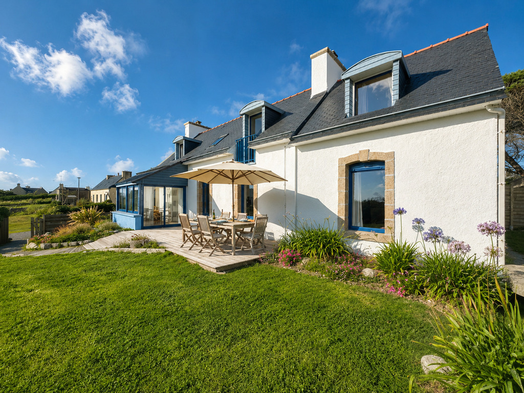 Plouhinec – Charme & Vue Mer, L’authentique 1930 Rénovée & Baignée de Lumière avec Jardin