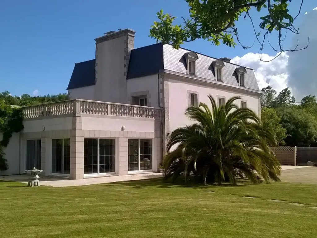 Pays Bigouden Manoir “Belle Epoque” Entièrement rebâti avec dépendances dans Son Parc de 2 hectares