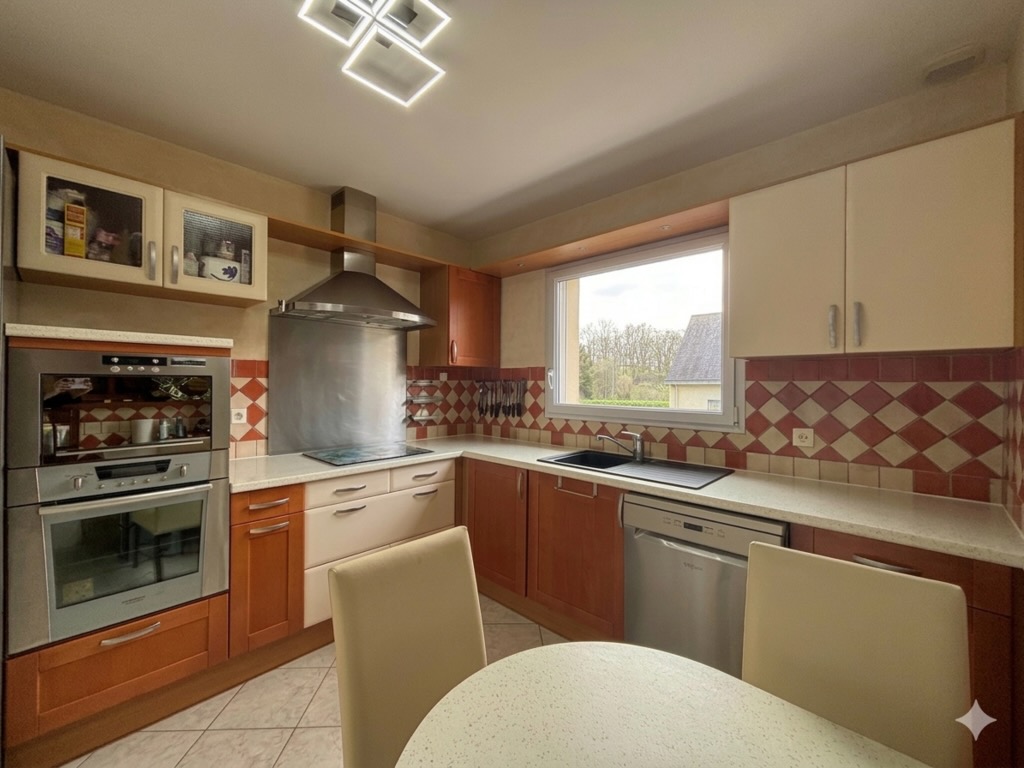 Quimper Sud – L’intemporelle Contemporaine de 2001, 4 Chambres, Sous-Sol & Jardin Arboré