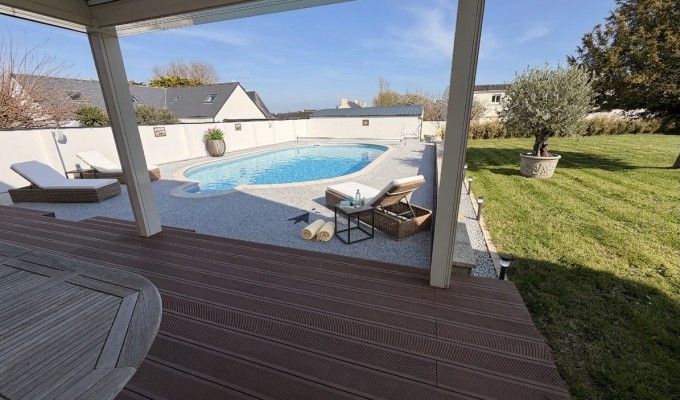 Emplacement & Charisme Pour Cette Elégante Propriété Avec Piscine Sur Son Terrain Constructible de 1500m²