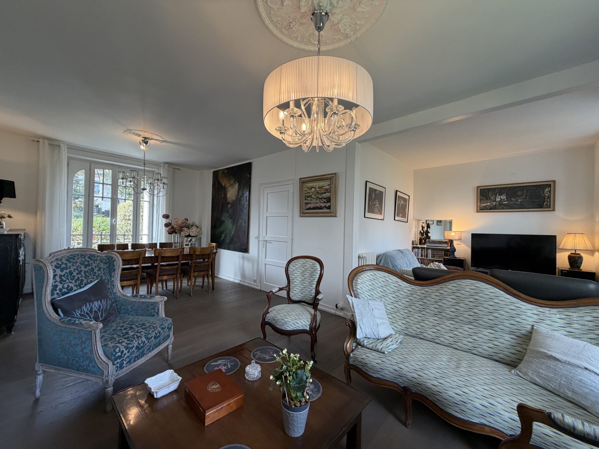 Quimper centre ville à Pied. L’élégance d’une Généreuse 1930 (200m²) avec Jardin (720 m²) & Parking