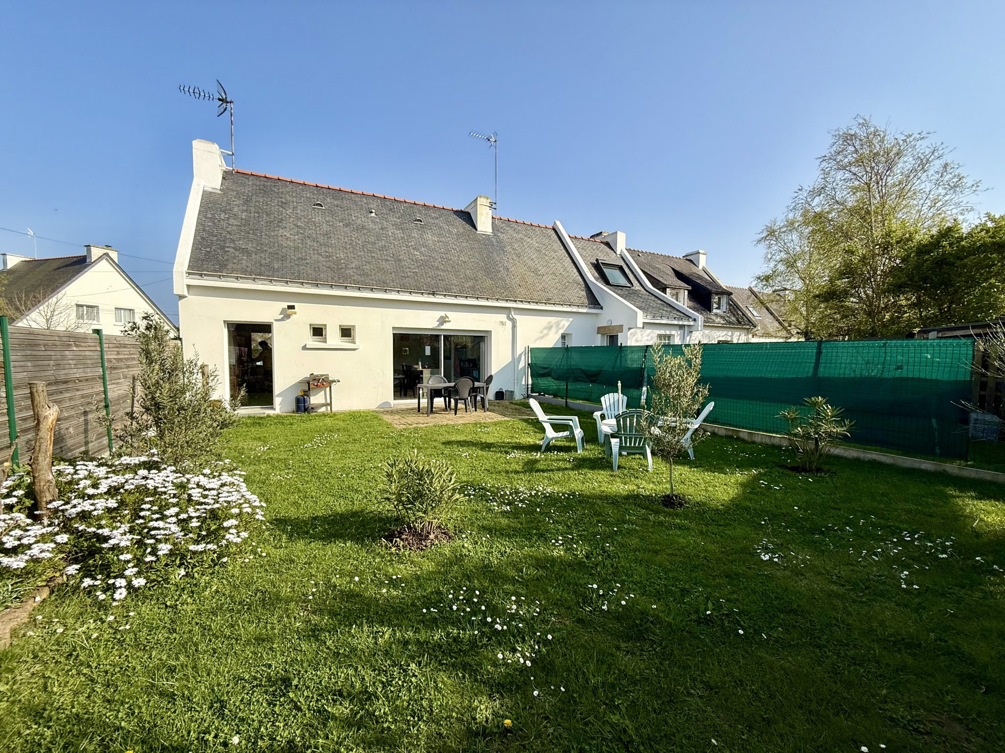 La Rare & Rénovée Maison à Double Indépendance de 110m² à Port-Haliguen Sur Son Terrain Clos de 388m²