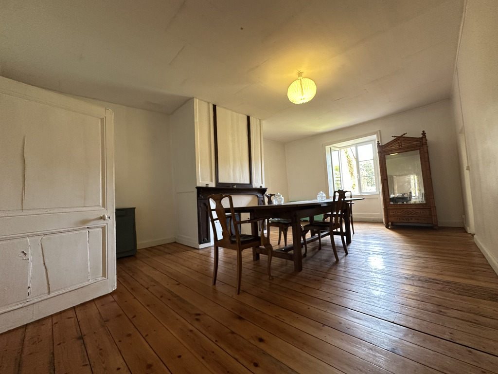 Au Coeur de la Basse-Ville de Quimperlé, Ensemble Immobilier Au Potentiel de 250m²  – Idéal Investisseur !
