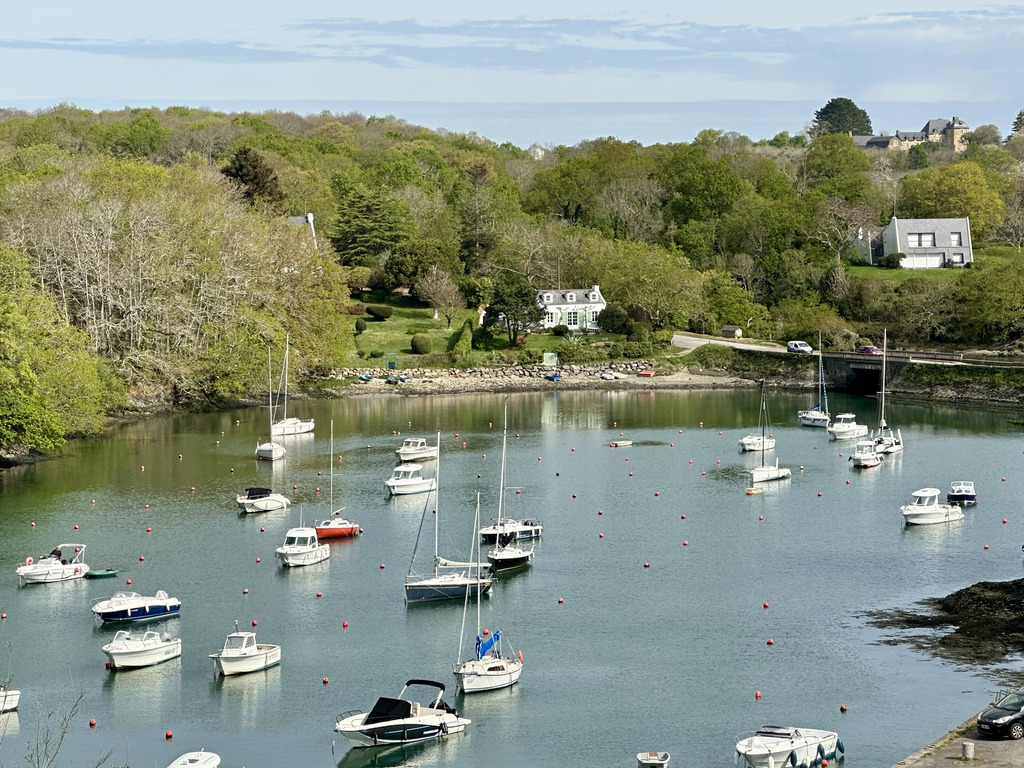 Clohars-Carnoët (Doëlan)- Vue sur le Port Pour Cette Généreuse Contemporaine de 215m2 Sur Parc de 3700m²