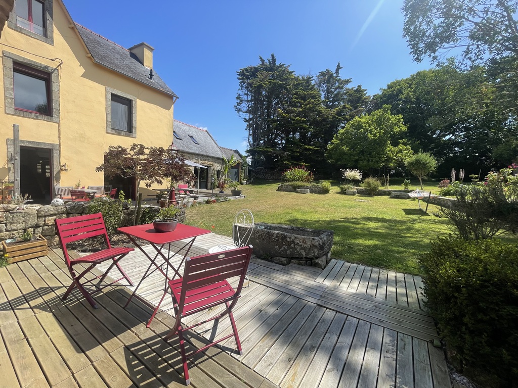 Douarnenez – Entre Terre & Mer – Magnifique Corps de Ferme & Ses Dépendances à 5 min des Plages