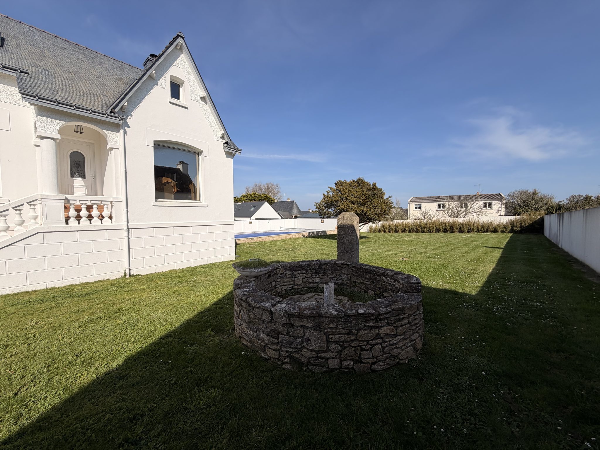 Emplacement & Charisme Pour Cette Elégante Propriété Avec Piscine Sur Son Terrain Constructible de 1500m²