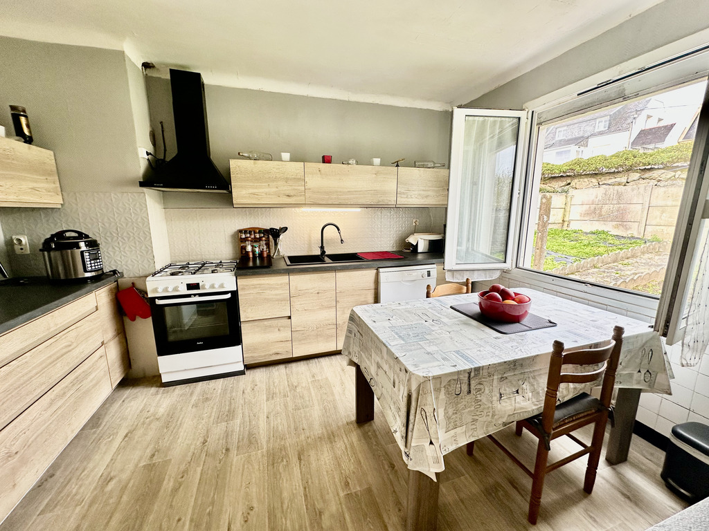 Audierne – Quartier Recherché, Maison Rénovée Exposée Plein Sud & Calme Absolu en Impasse