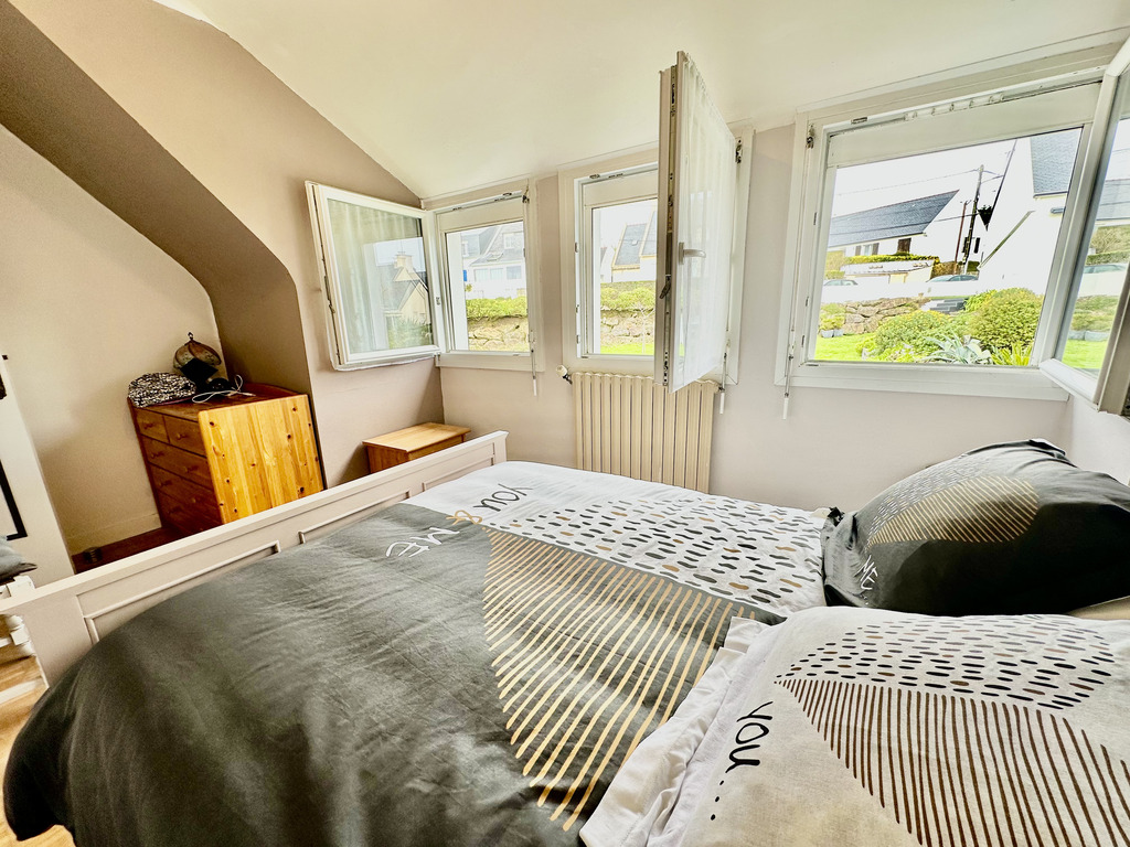 Audierne – Quartier Recherché, Maison Rénovée Exposée Plein Sud & Calme Absolu en Impasse