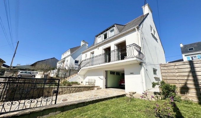 Audierne – Quartier Recherché, Maison Rénovée Exposée Plein Sud & Calme Absolu en Impasse