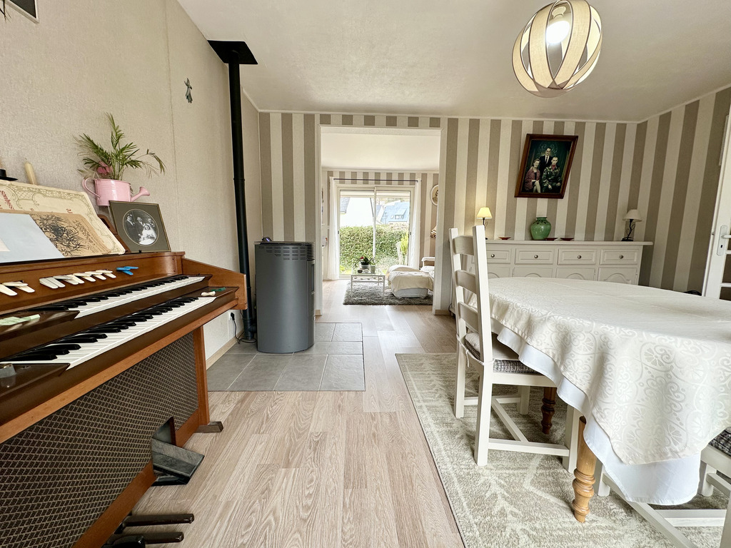 Audierne Centre – Lumineuse & Familiale Maison avec Vie de Plain-Pied & Jardin de 1000 m²