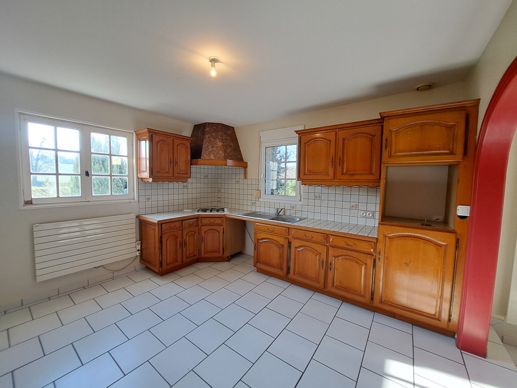 A LOUER. Libre 15/04/2026. Plogastel St Germain, Maison de 95 m² avec Cour extérieure et Garage