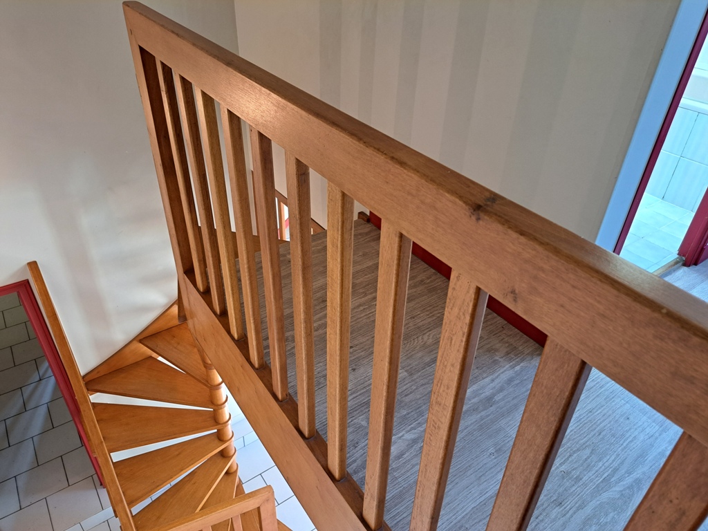 A LOUER. Libre 15/04/2026. Plogastel St Germain, Maison de 95 m² avec Cour extérieure et Garage