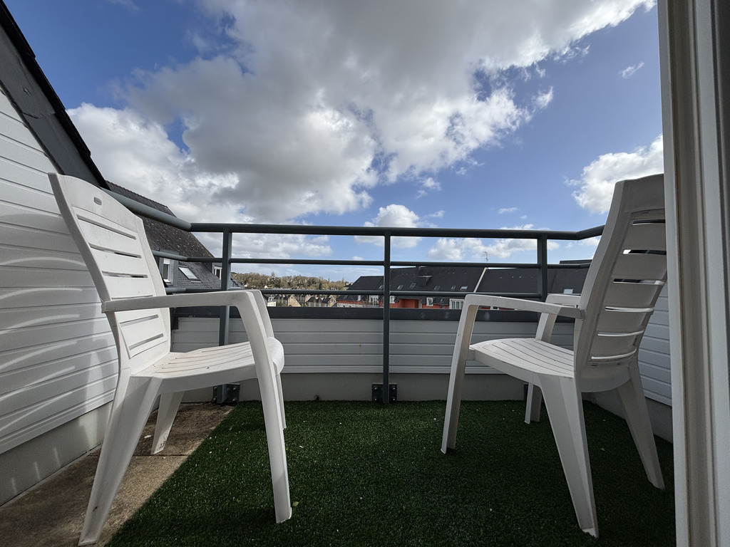 A LOUER. Libre Immédiatement. Quimper, Proche Centre-Ville, Studio de 34 m² avec Balcon