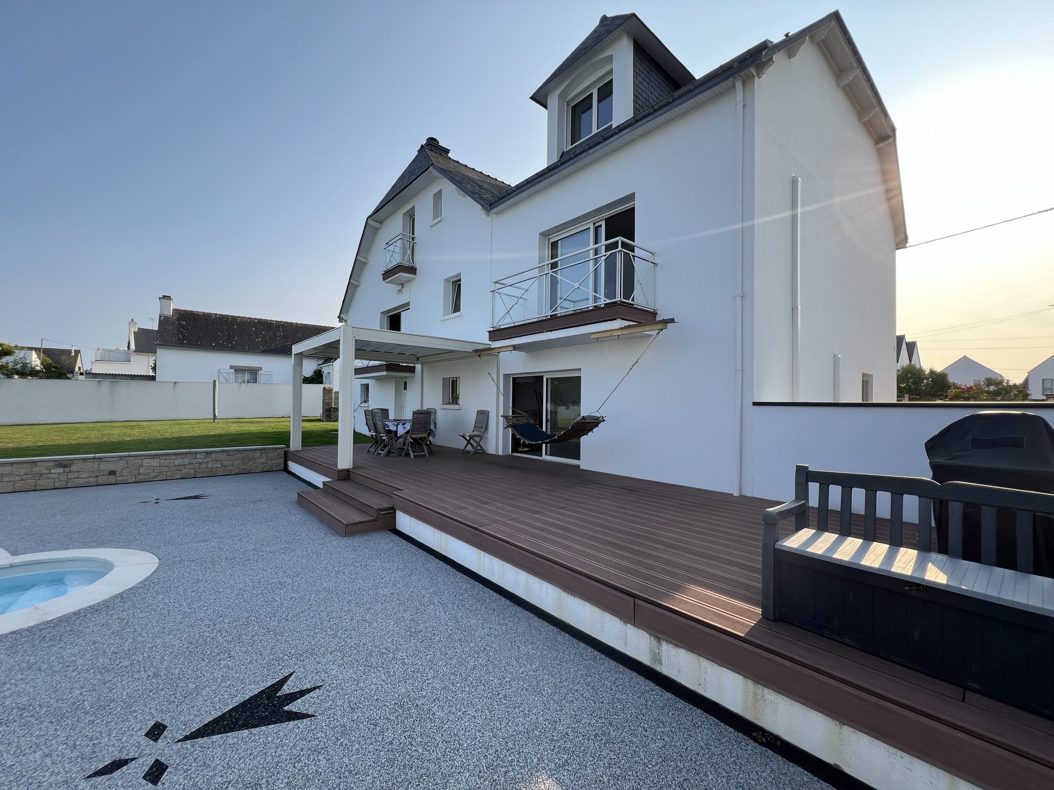 Emplacement & Charisme Pour Cette Elégante Propriété Avec Piscine Sur Son Terrain Constructible de 1500m²