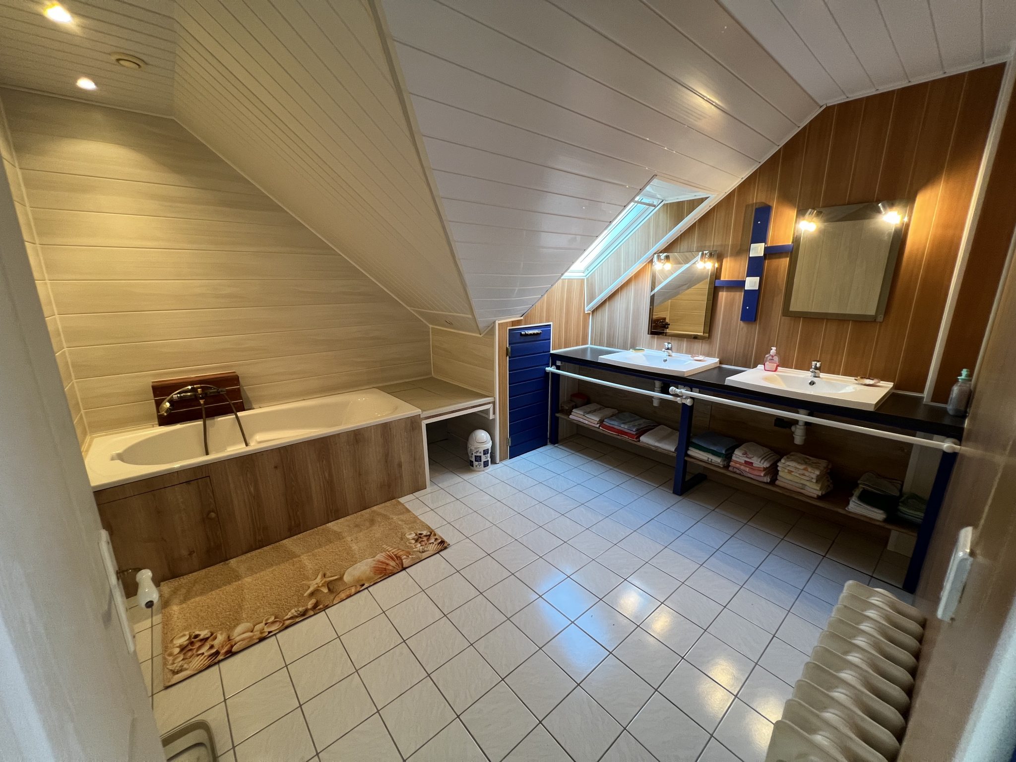 Emplacement & Charisme Pour Cette Elégante Propriété Avec Piscine Sur Son Terrain Constructible de 1500m²