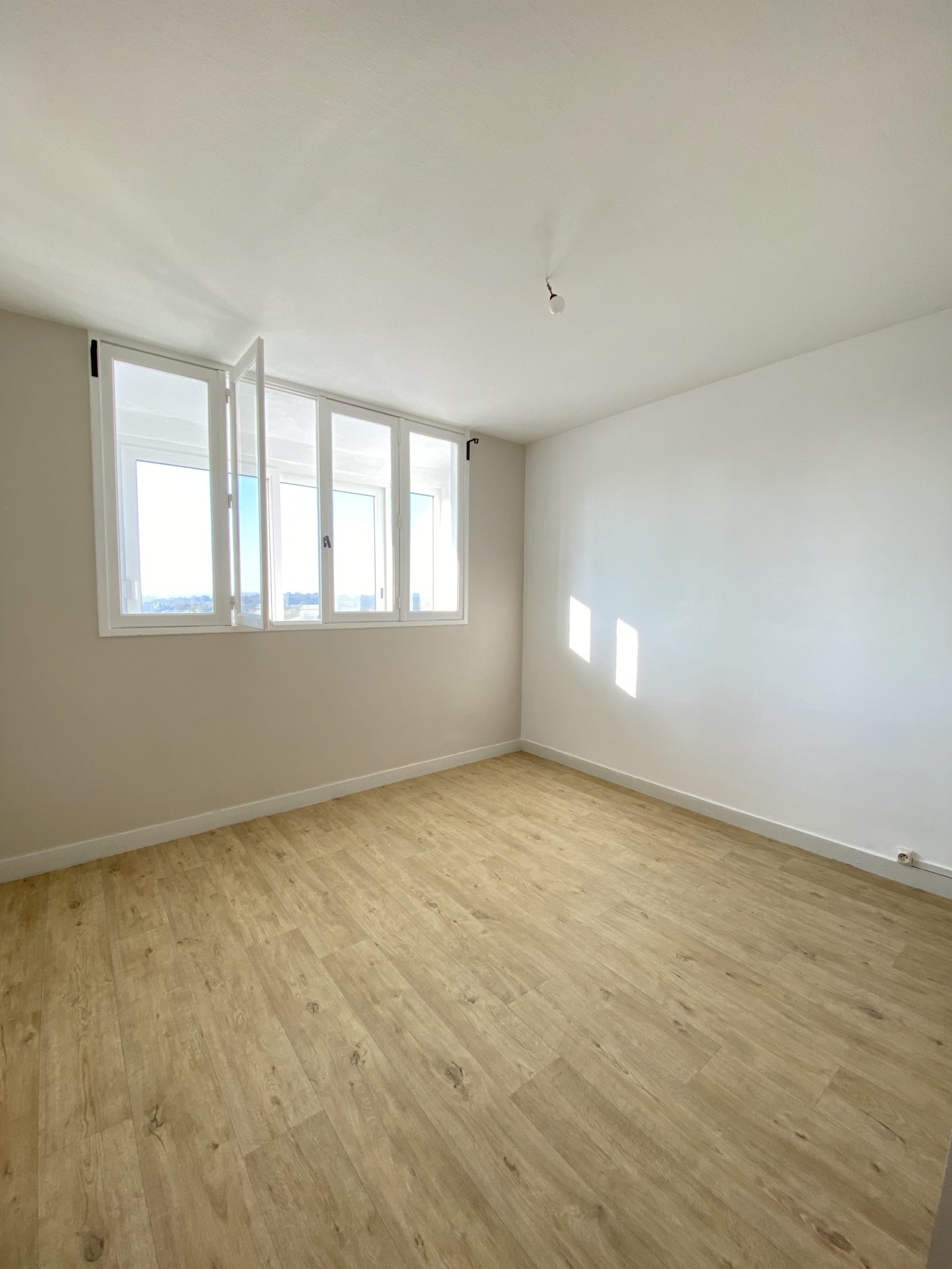 Exclusivité – Quimper Prat Maria – Appartement T4 rénové et lumineux avec vue sur l’Odet – Proche Commerces et Centre-Ville