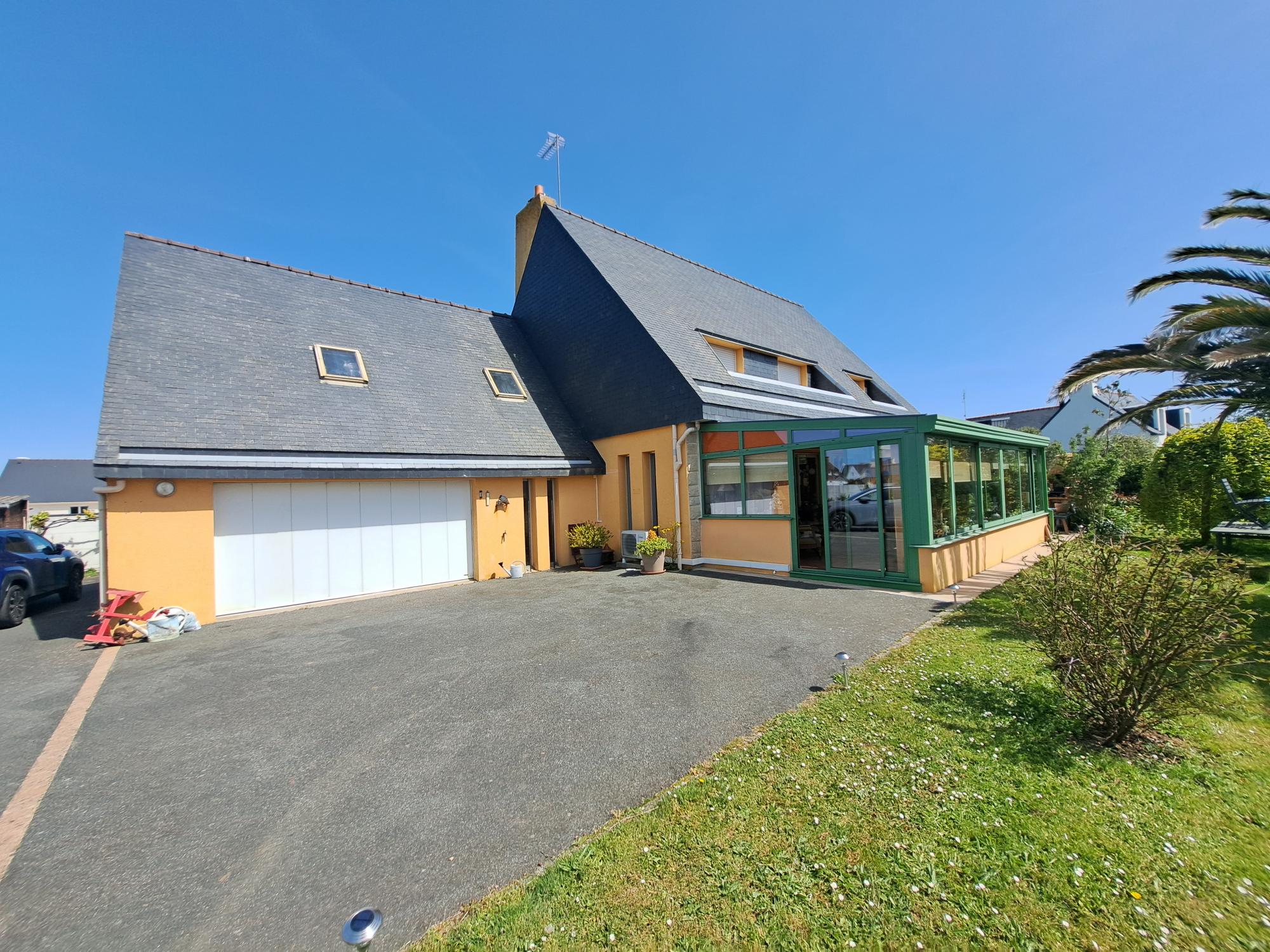 Guilvinec, Maison en Viager Occupé – Dame de 81 ans, Homme de 87 ans – Bouquet de 82 800 € + Rente de 980 €