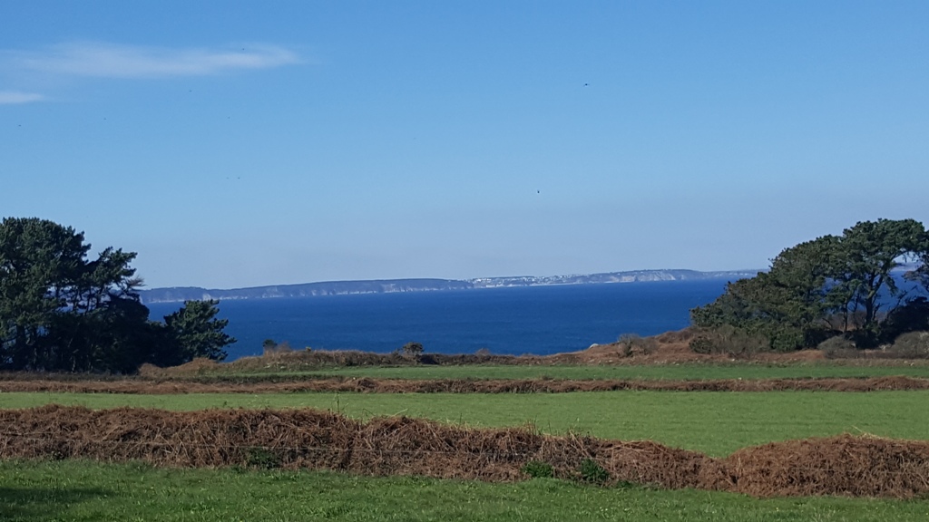 Exclusivité Agence. Poullan-Sur-Mer. Écrin de Charme &Vue Mer – Art de Vivre Entre Nature & Horizon
