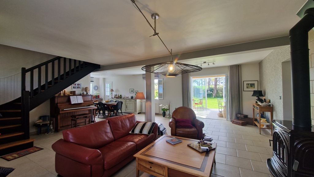 Exclusivité Agence. Poullan-Sur-Mer. Écrin de Charme &Vue Mer – Art de Vivre Entre Nature & Horizon