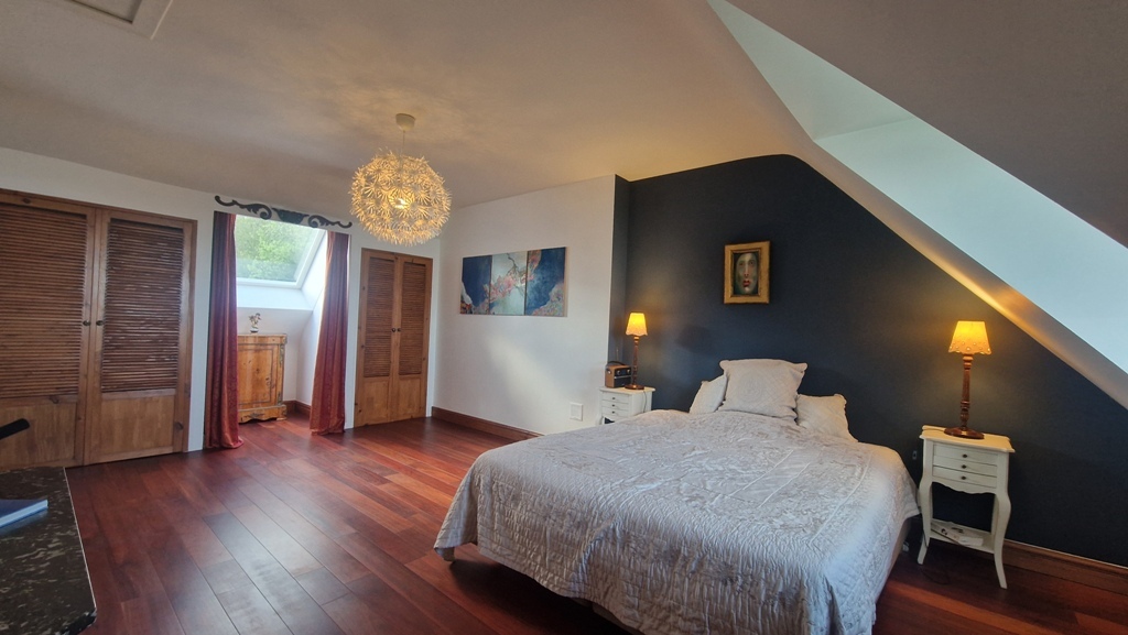 La Magie d’un Site Exceptionnel FACE à L’Océan en Baie de Douarnenez.. RARE…