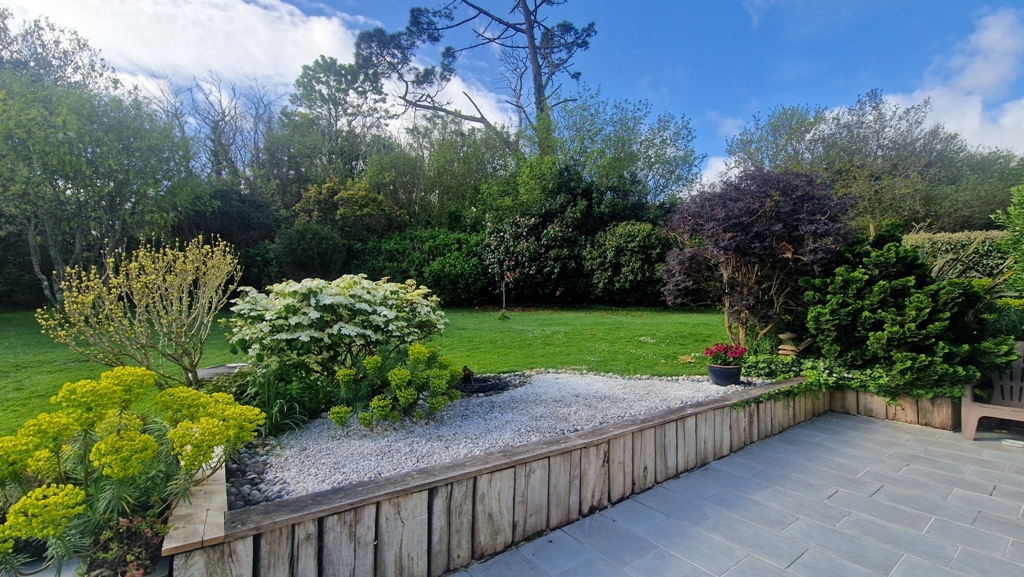 La Magie d’un Site Exceptionnel FACE à L’Océan en Baie de Douarnenez.. RARE…