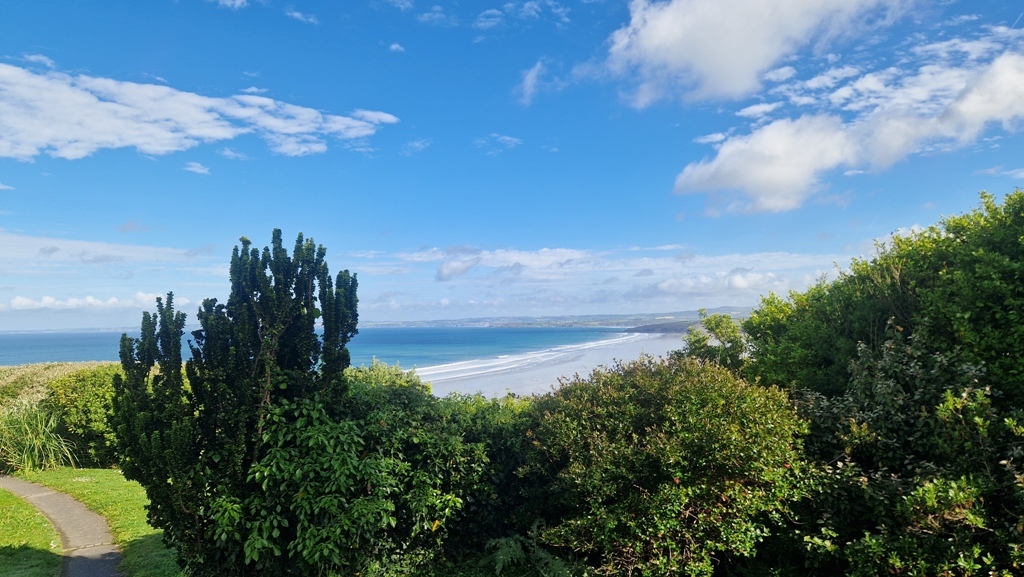 La Magie d’un Site Exceptionnel FACE à L’Océan en Baie de Douarnenez.. RARE…