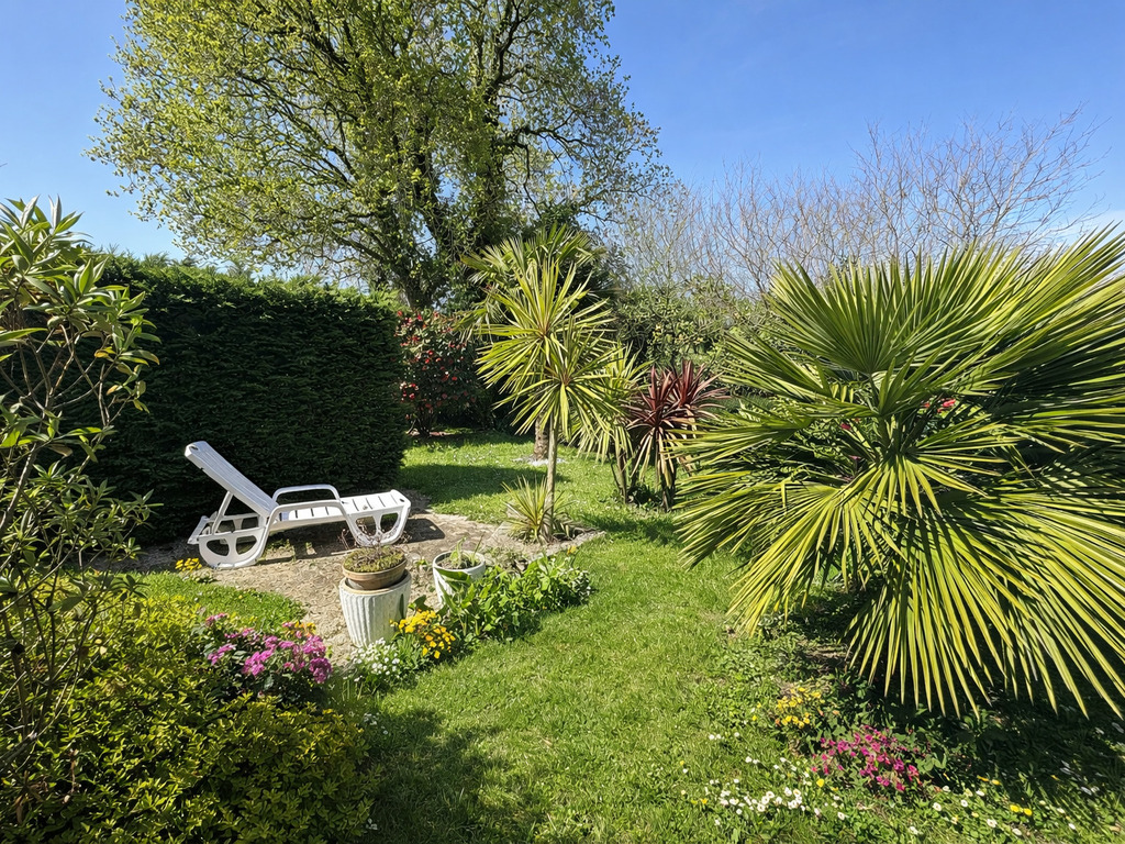 Audierne – Maison Familiale & Lumineuse avec Jardin Arboré à Deux Pas du Littoral