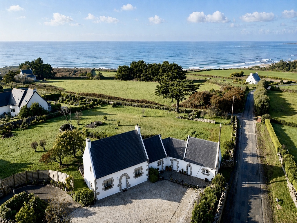 Plouhinec – Emplacement Incroyable pour Maison Pleine de Charme & Lumière Face à l’Océan
