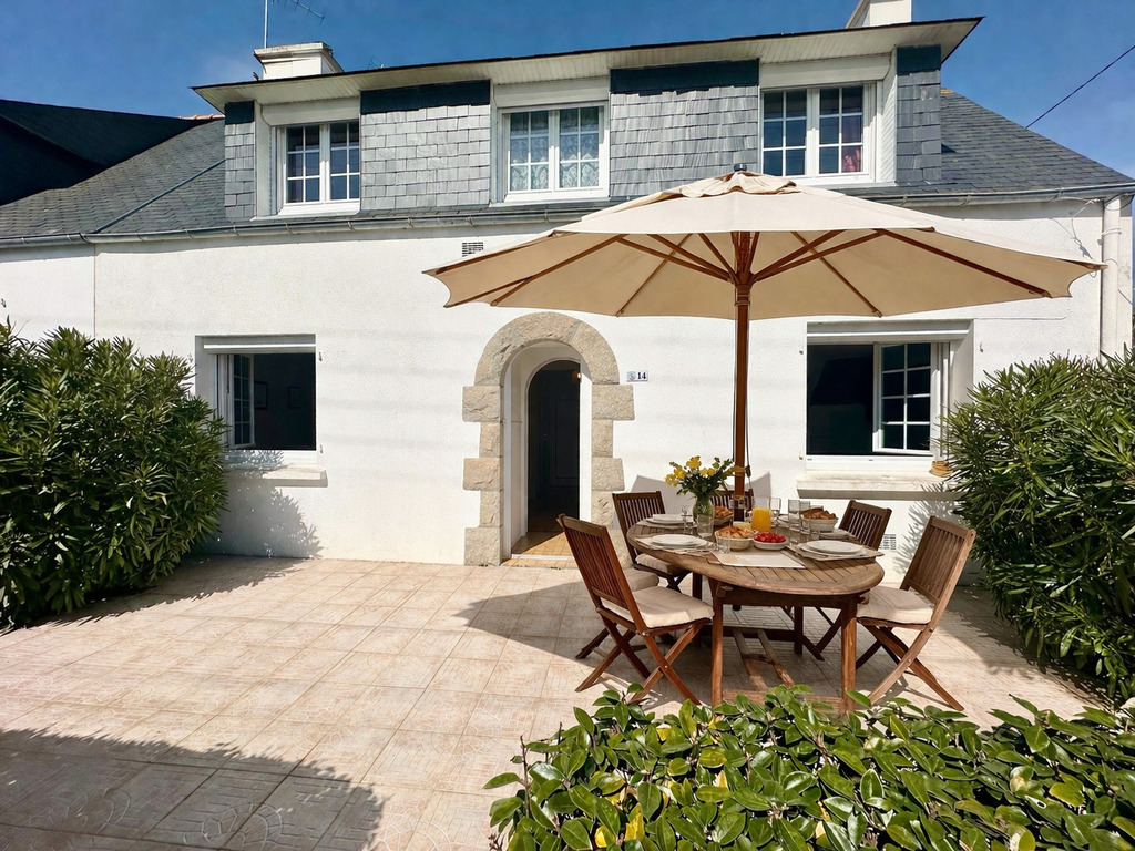 Audierne – Maison Familiale & Lumineuse avec Jardin Arboré à Deux Pas du Littoral