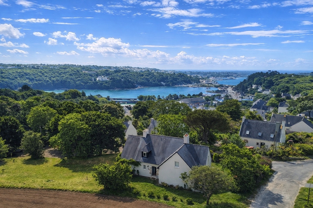 Audierne – Majestueuse & Elégante Contemporaine de 210m² Nichée à l’Abris des Regards sur la Hauteur