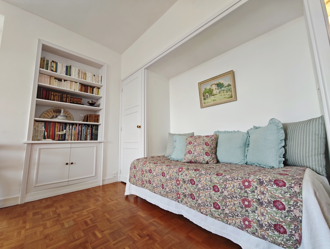 Quimper. L’élégance d’un Appartement (89 m2) dans un Manoir Historique avec Garage & Cave.