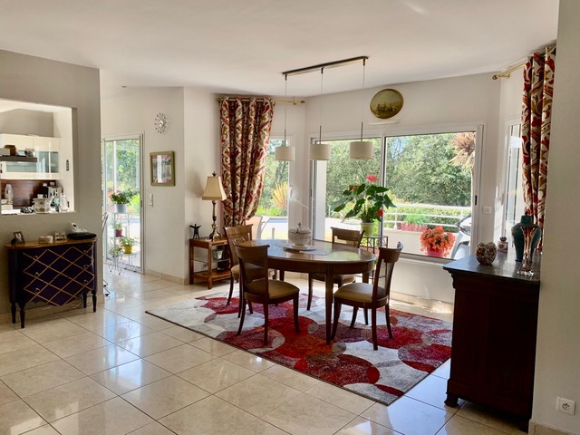 L’unique Villa d’Exception (250 m²) & de Prestige avec Piscine & Spa dans le Neuilly Quimpérois.