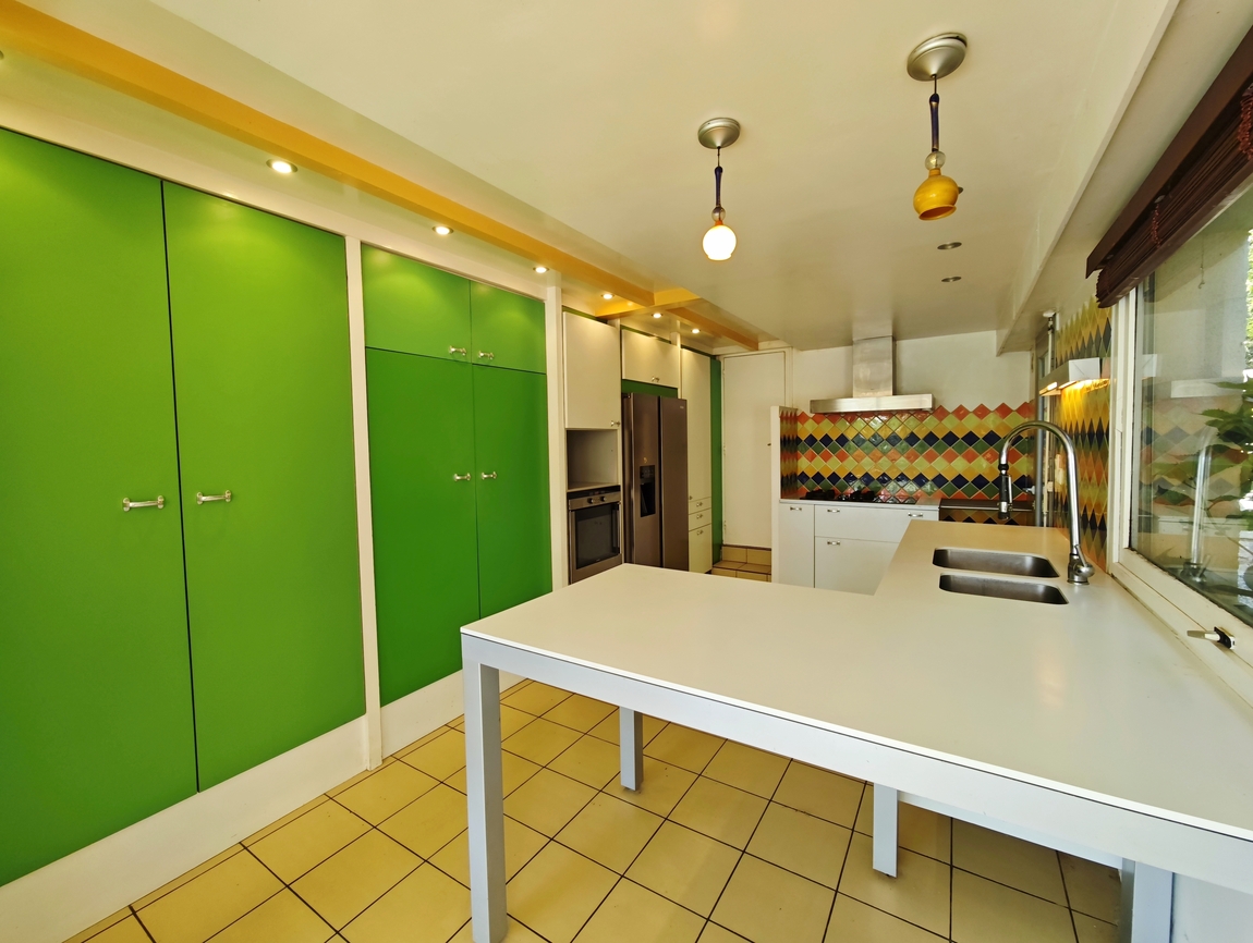 Quimper Route des Plages. Remarquable Maison d’Architecte (240 m2) avec Piscine & Terrain de 4200 m2