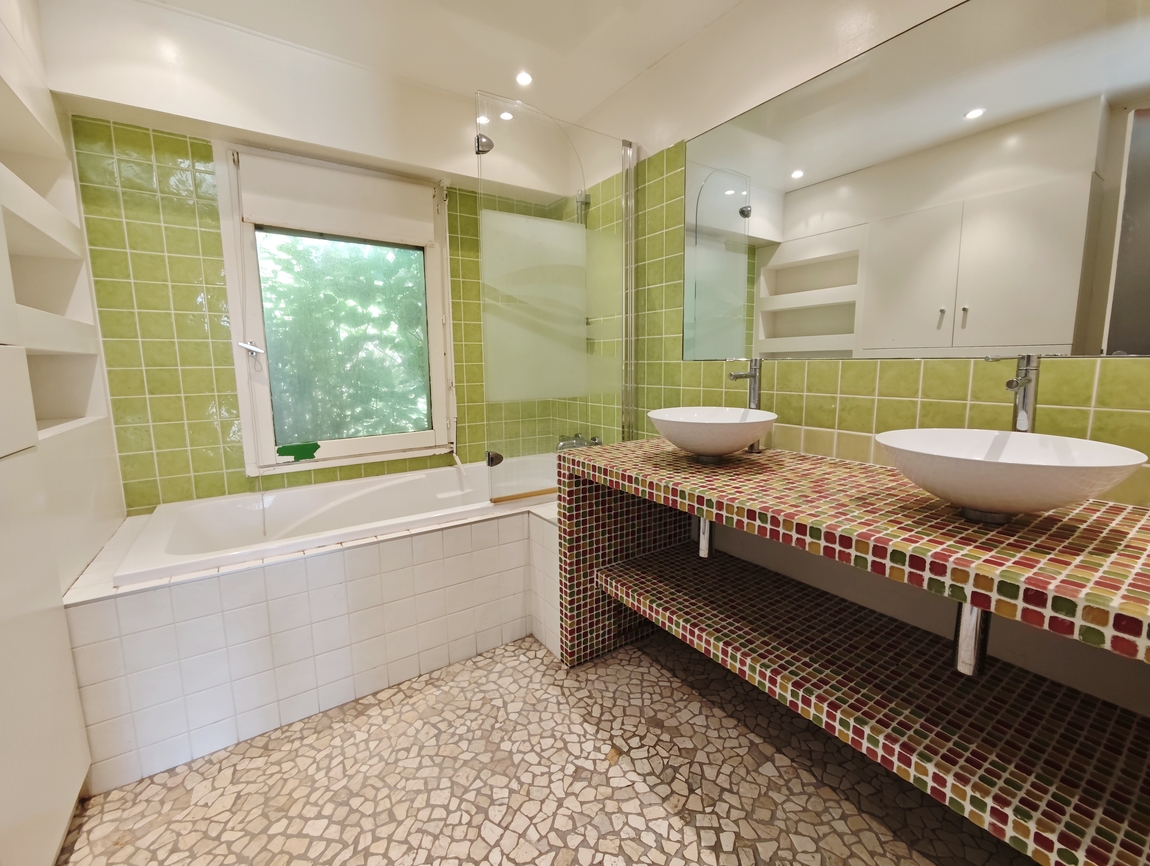 Quimper Route des Plages. Remarquable Maison d’Architecte (240 m2) avec Piscine & Terrain de 4200 m2