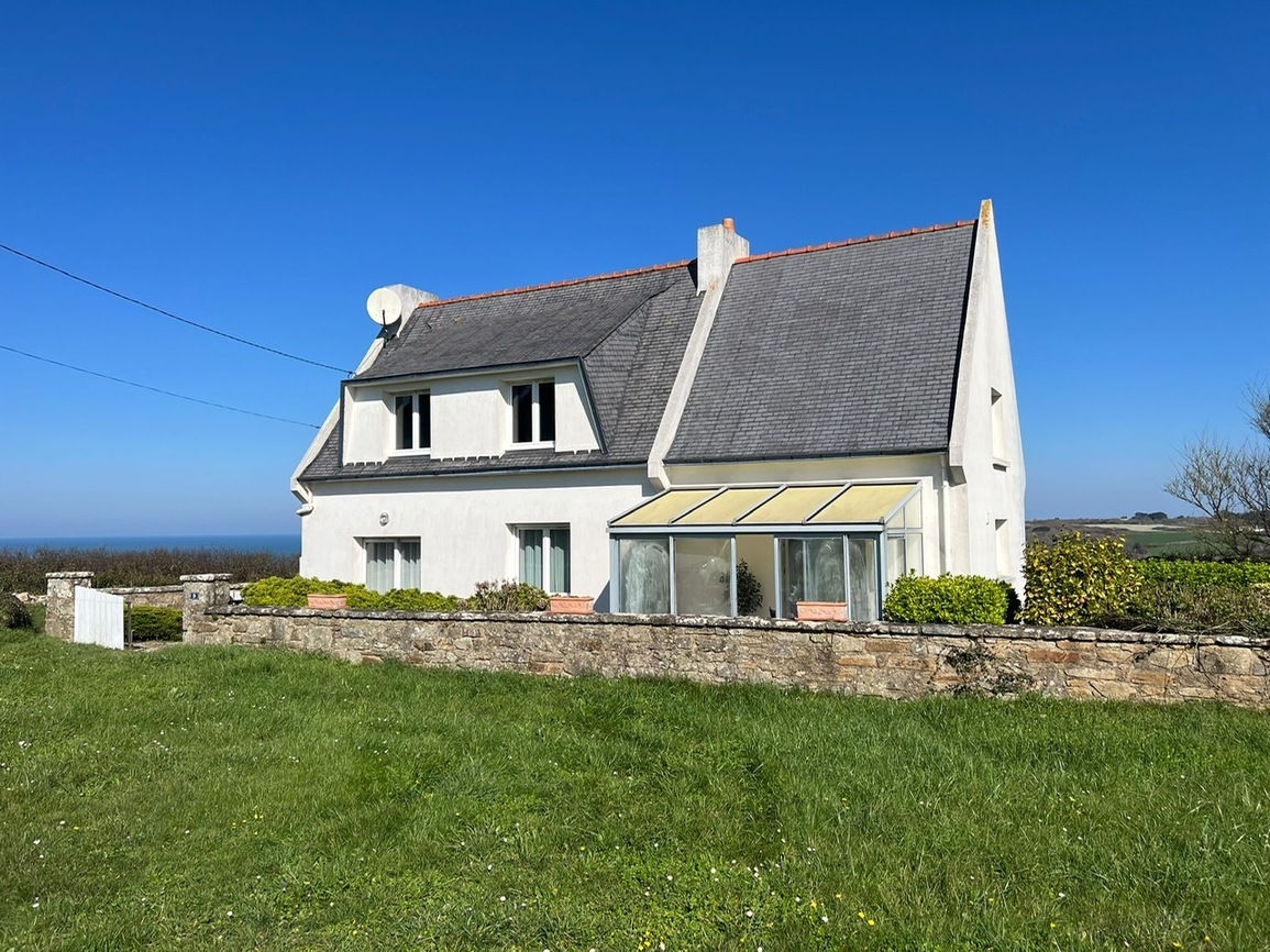 Plogoff – Charmante Maison de 110 m² avec Vue sur la Baie des Trépassés & Accès Sentier Côtier GR34