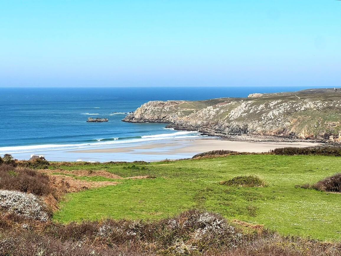 Plogoff – Charmante Maison de 110 m² avec Vue sur la Baie des Trépassés & Accès Sentier Côtier GR34