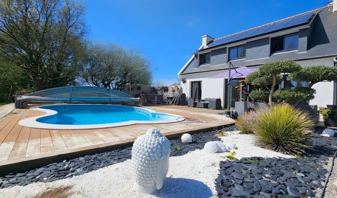 TREGUNC – Élégante Maison Familiale Rénovée & Cadre Champêtre avec Piscine à 2 km des Plages