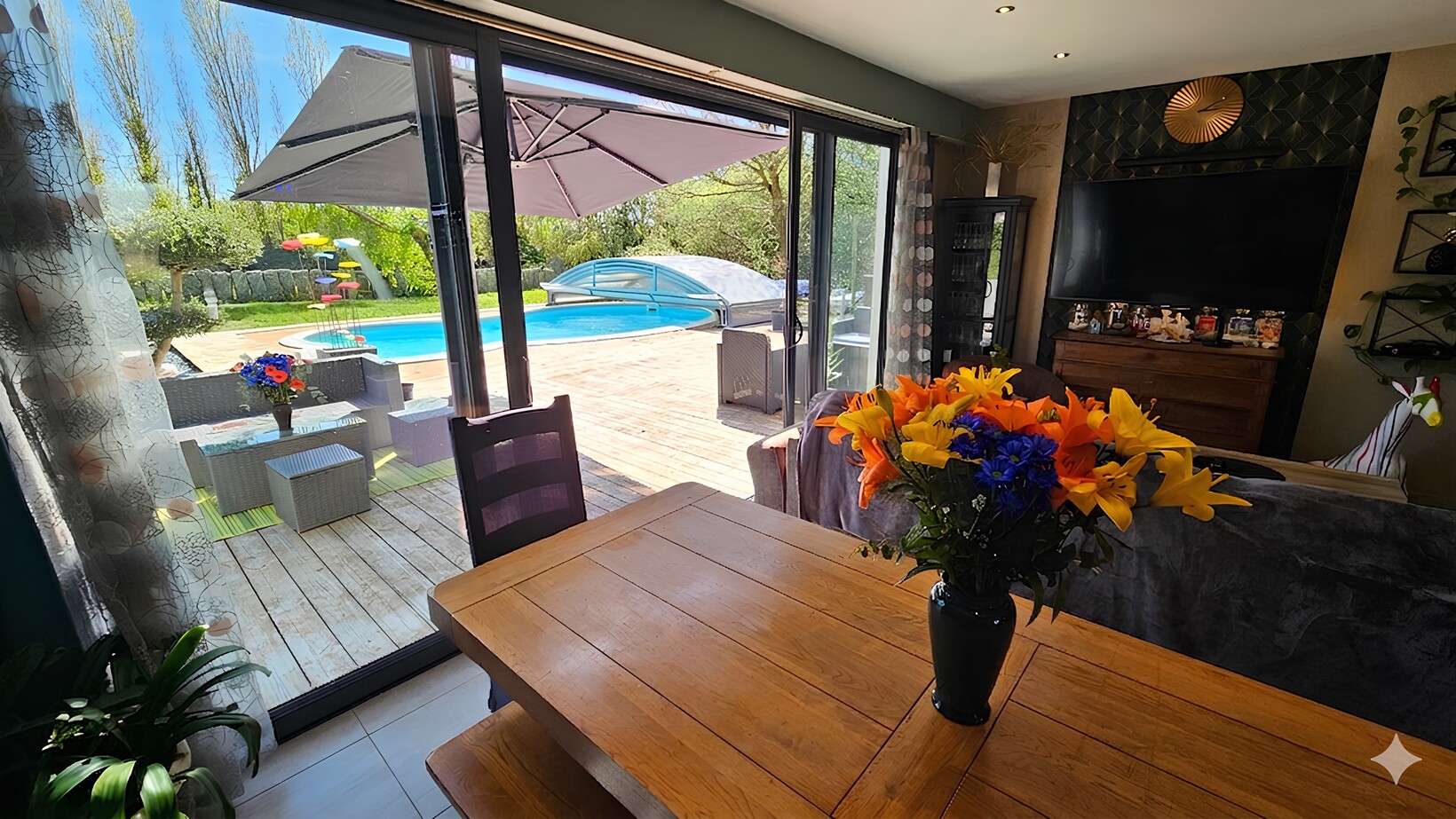TREGUNC – Élégante Maison Familiale Rénovée & Cadre Champêtre avec Piscine à 2 km des Plages