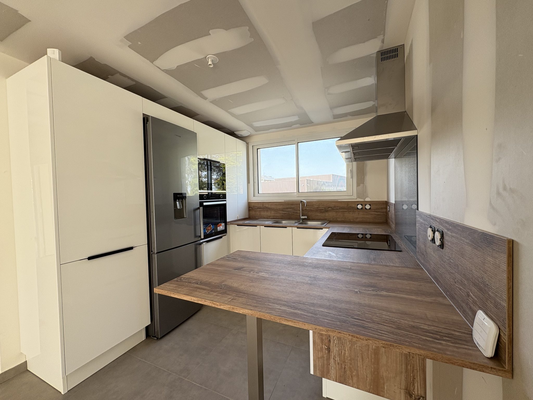 Saint-Evarzec, Maison Neuve De Plain-Pied Avec Garage & Jardin A Proximité  des Commerces & des Ecoles