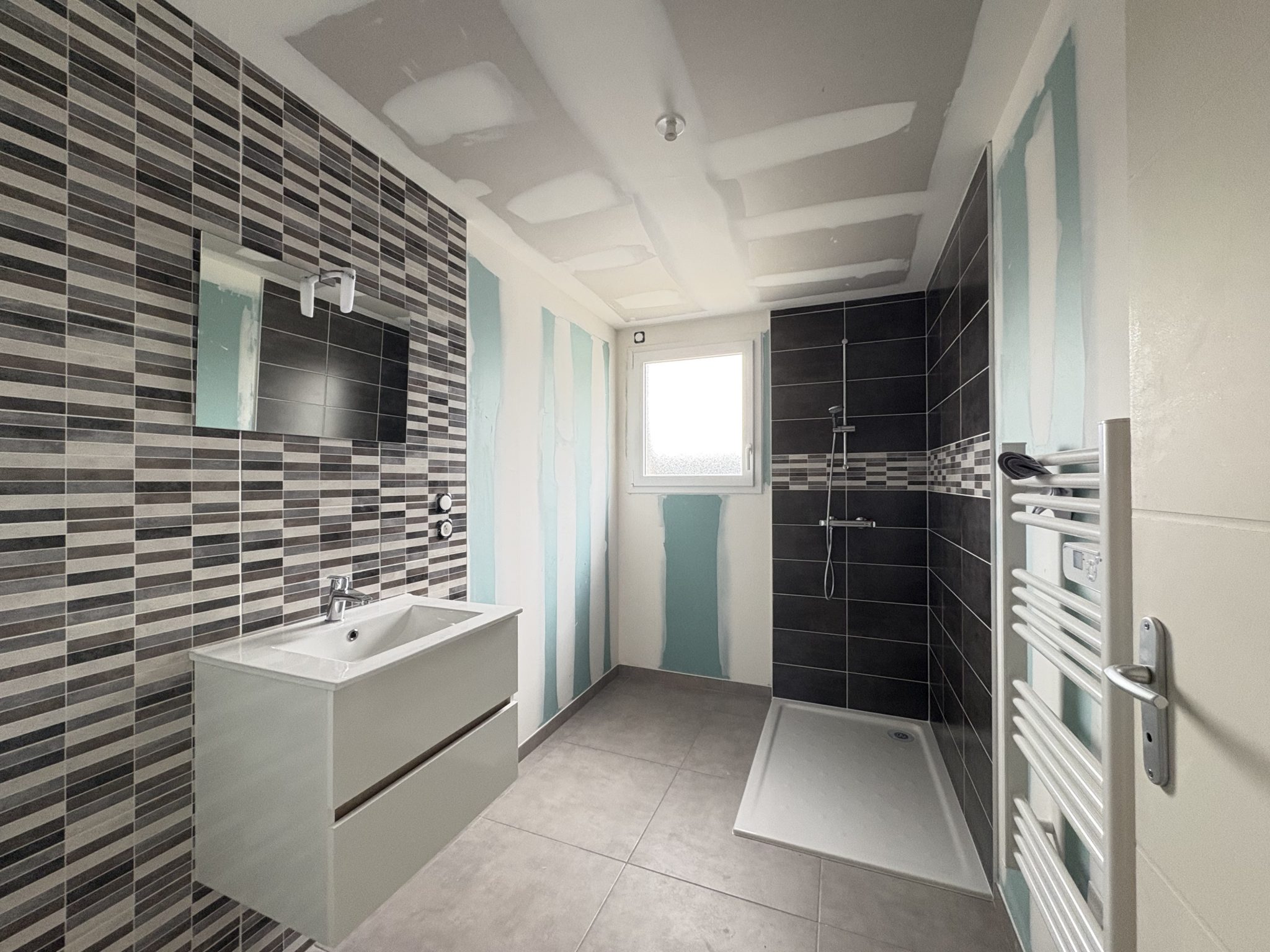 Saint-Evarzec, Maison Neuve De Plain-Pied Avec Garage & Jardin A Proximité  des Commerces & des Ecoles