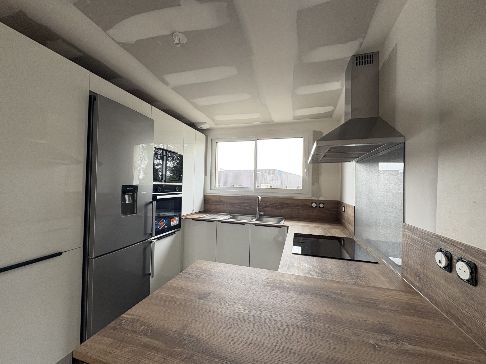 Saint-Evarzec, Maison Neuve De Plain-Pied Avec Garage & Jardin A Proximité  des Commerces & des Ecoles