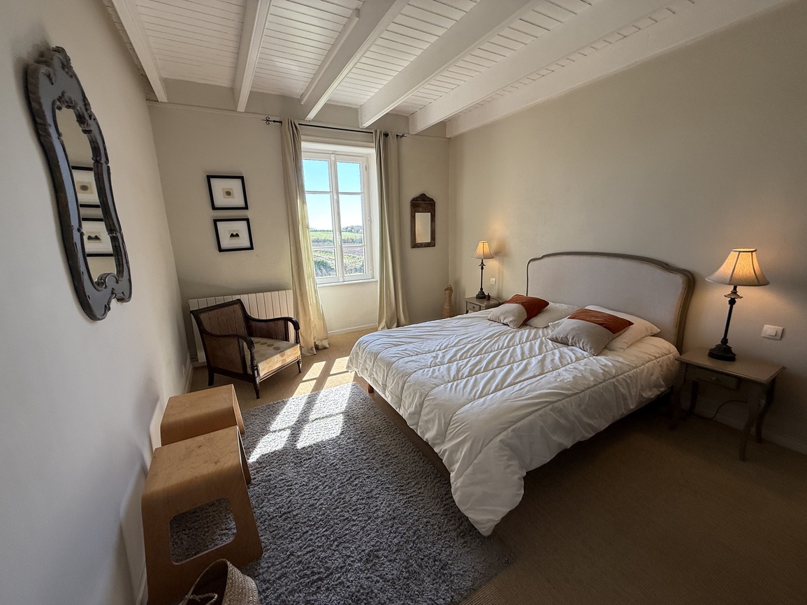 Primelin – Maison de Maître & sa Forge Située à 300m de la Mer sur un Terrain Arboré de 2320 m²