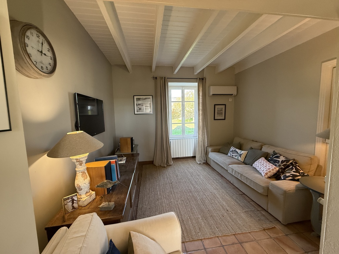 Primelin – Maison de Maître & sa Forge Située à 300m de la Mer sur un Terrain Arboré de 2320 m²