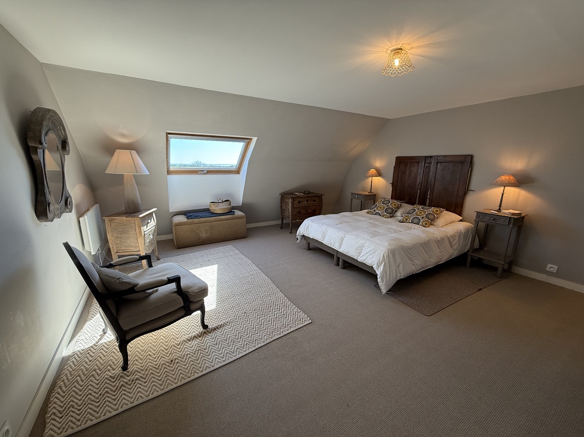 Primelin – Maison de Maître & sa Forge Située à 300m de la Mer sur un Terrain Arboré de 2320 m²