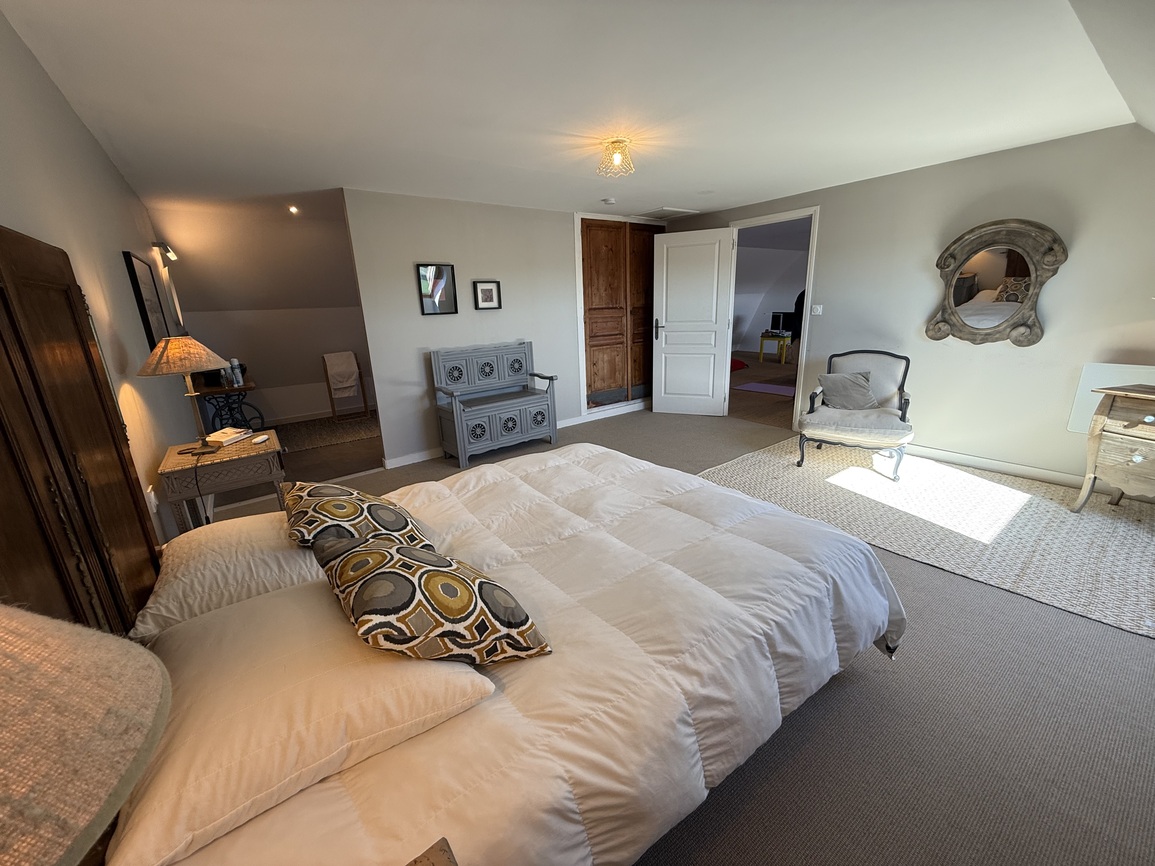 Primelin – Maison de Maître & sa Forge Située à 300m de la Mer sur un Terrain Arboré de 2320 m²