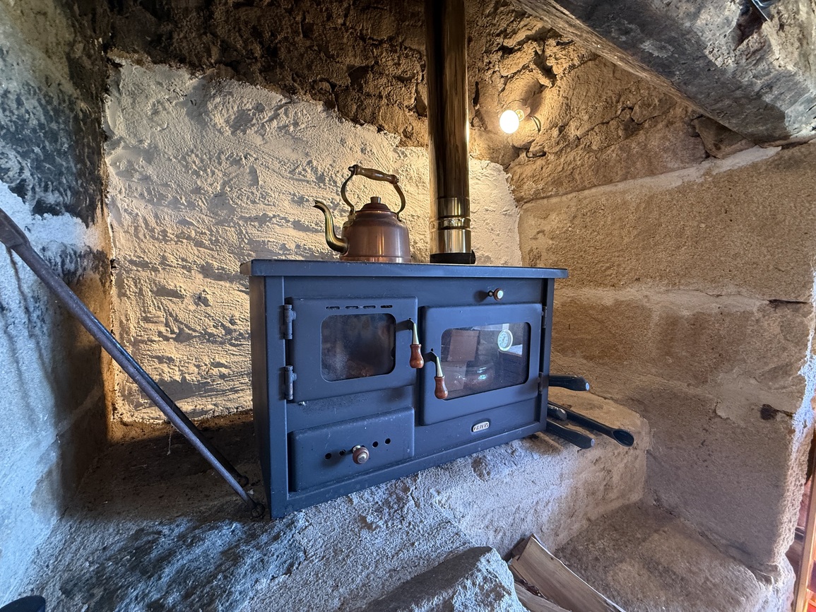 Primelin – Maison de Maître & sa Forge Située à 300m de la Mer sur un Terrain Arboré de 2320 m²