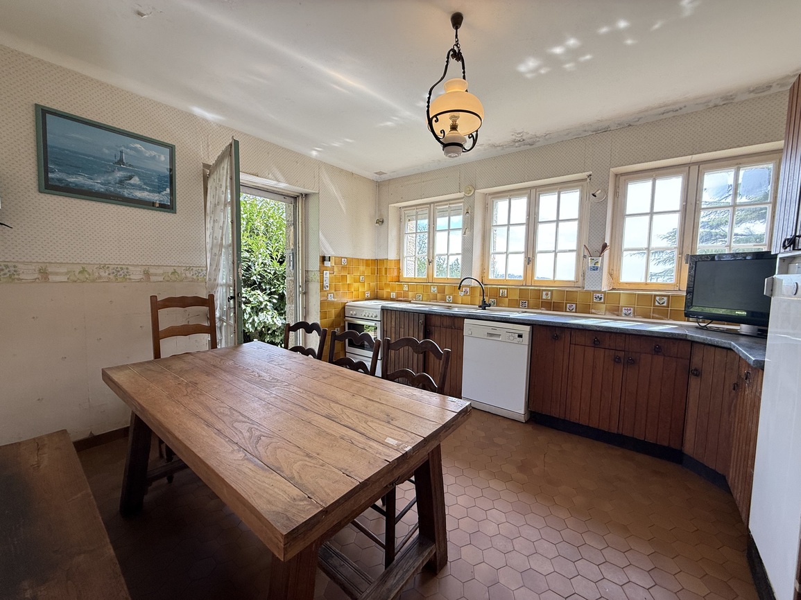 L’Elégante et Intemporelle Maison Néo-bretonne Surplombant la Baie d’Audierne