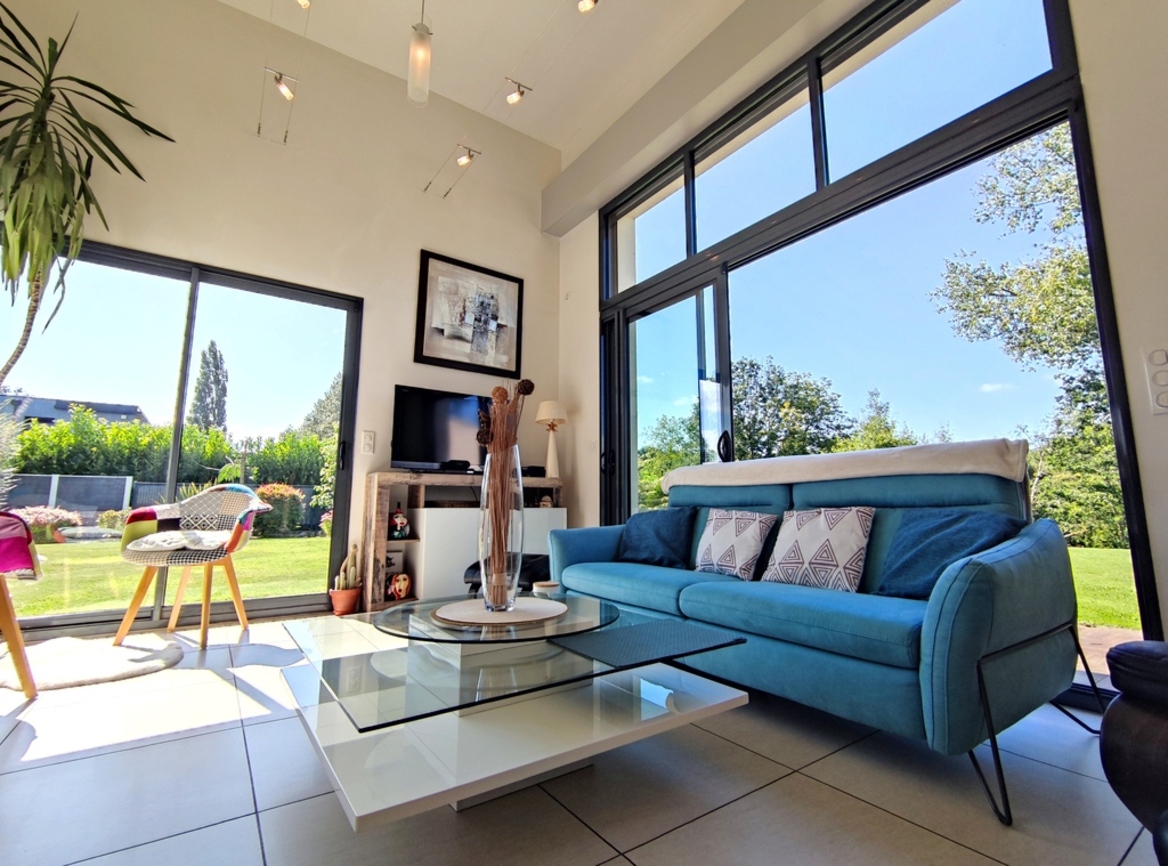 Quimper. Remarquable Maison Contemporaine de Plain Pied au Style Recherché sur Terrain de 3000 m2.