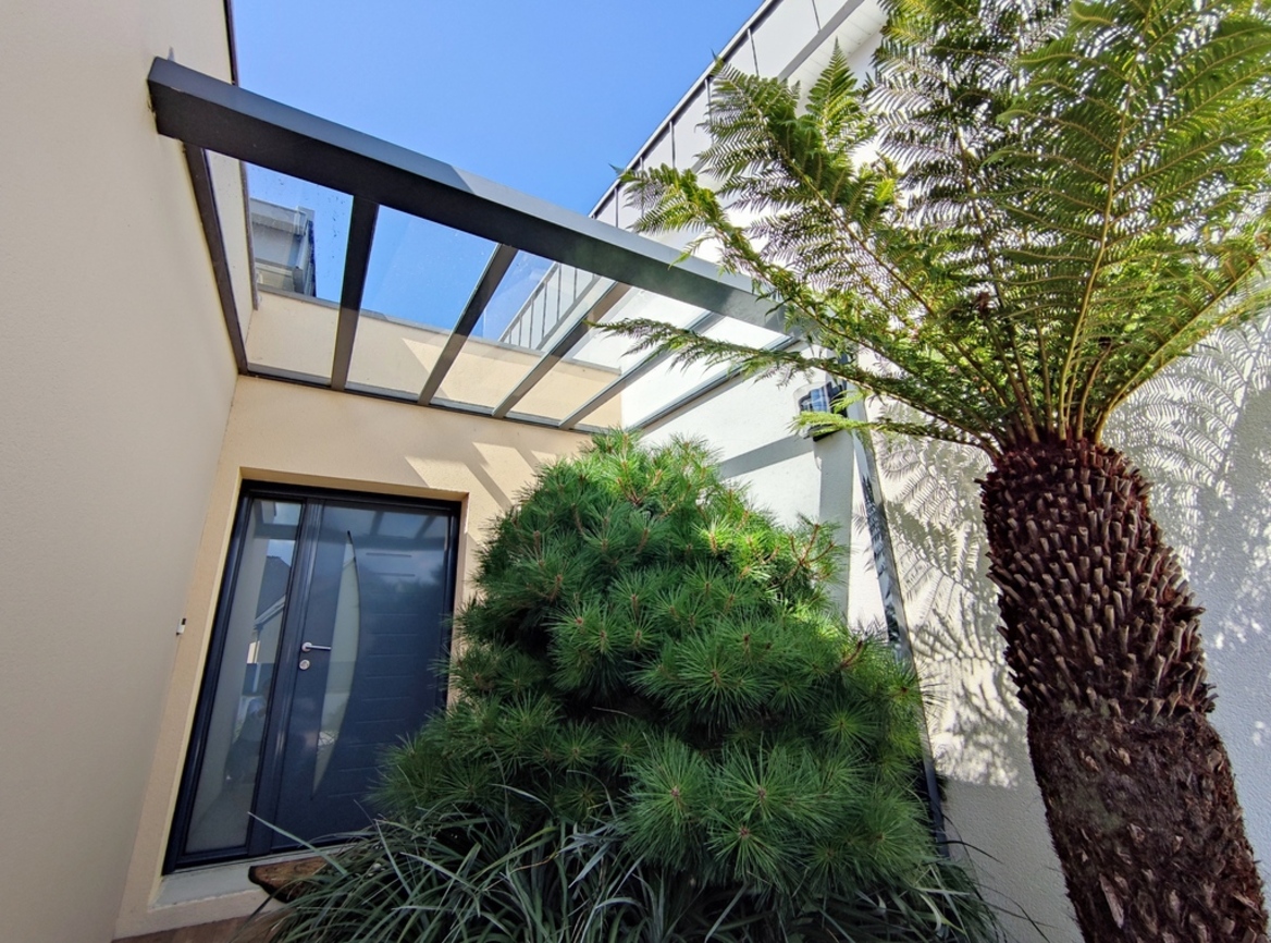 Quimper. Remarquable Maison Contemporaine de Plain Pied au Style Recherché sur Terrain de 3000 m2.